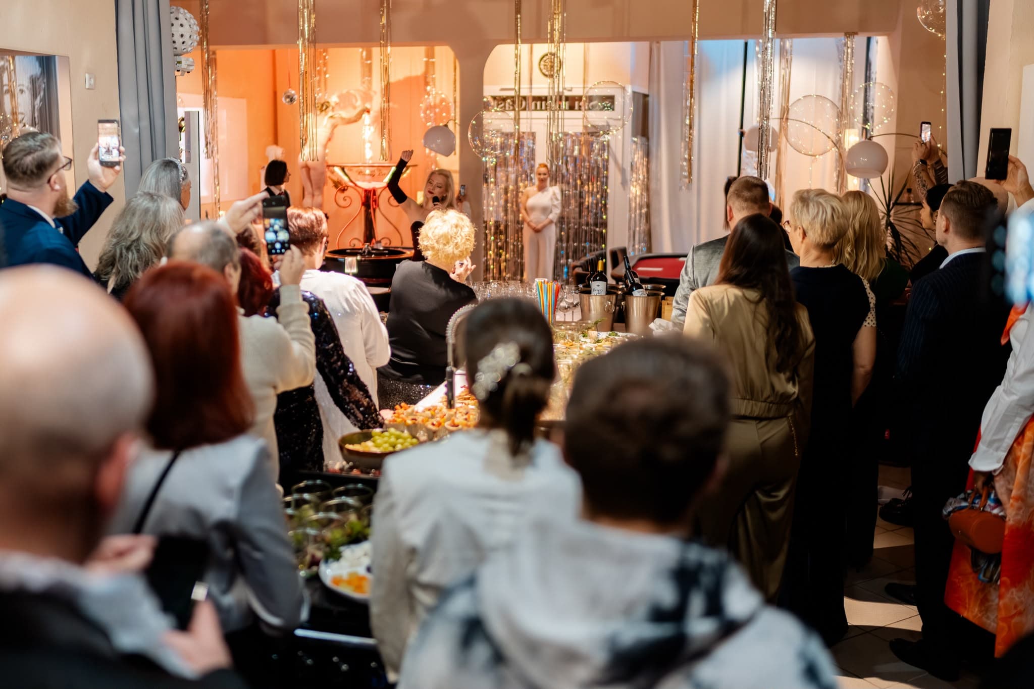 Volles Haus: Gäste bei einem Teamevent von Sei mein Gast in Krefeld-Uerdingen